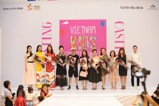 dinh-huong-co-giao-showbiz-nhi-va-nhung-cau-chuyen-sau-tam-man-nhung-hinh-anh51044243107 3