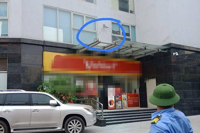 be-trai-4-tuoi-roi-tu-tang-11