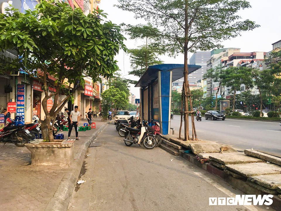 tram-dung-xe-buyt-duoi-long-long-duong-2 11