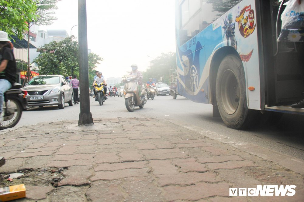 tram-dung-xe-buyt-duoi-long-long-duong-4 6