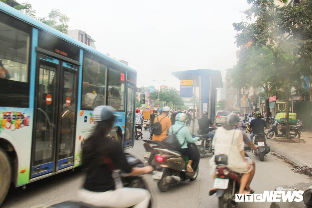 tram-dung-xe-buyt-duoi-long-long-duong-7 7