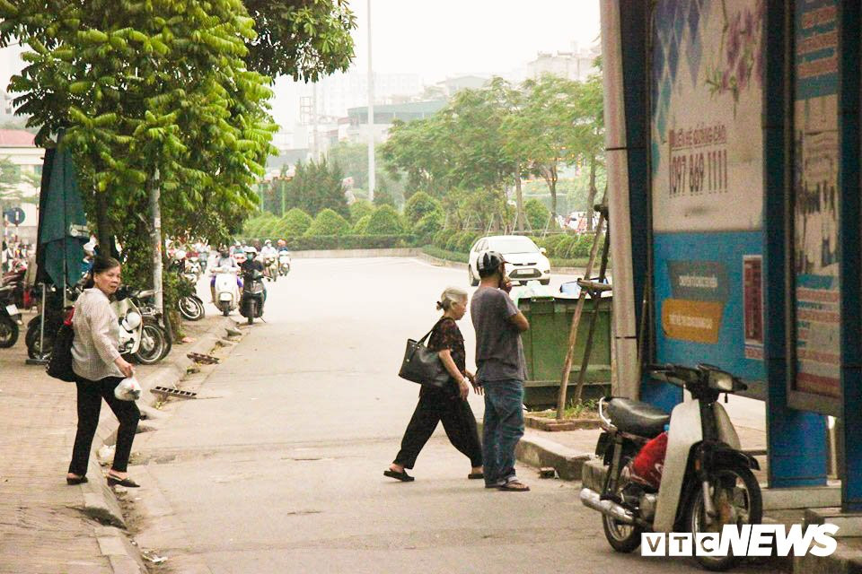 tram-dung-xe-buyt-duoi-long-long-duong- 9