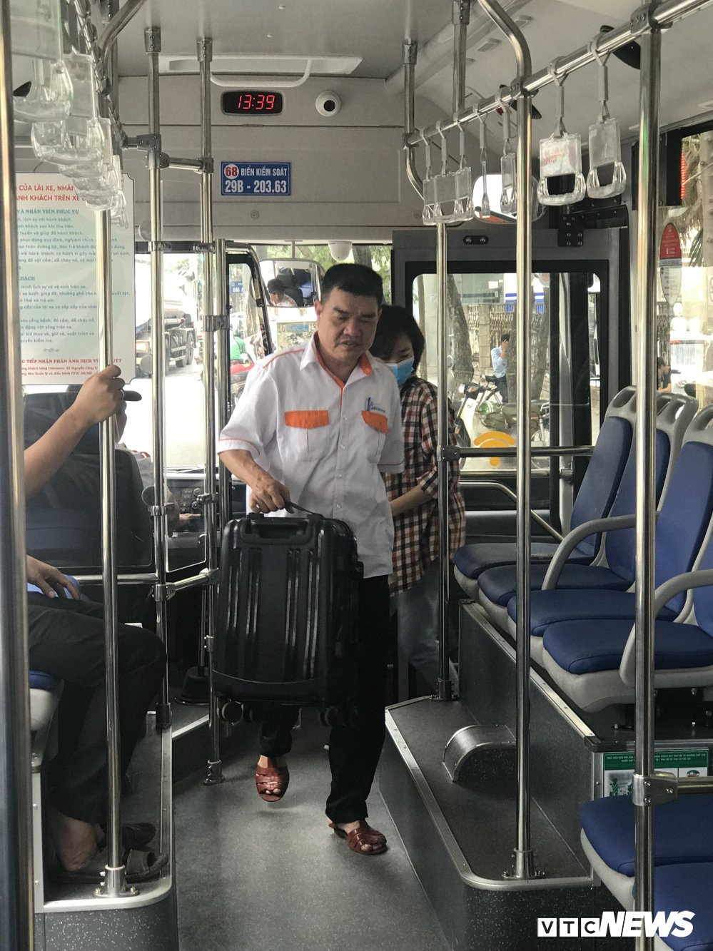 xe-buyt-ha-dong-noi-bai-3 4