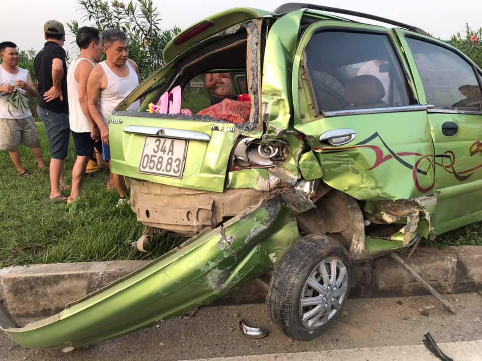 dung-xe-thay-lop-tren-cao-toc-4 4