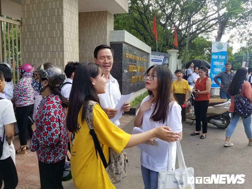 thi-tot-nghiep-thpt-chuyen-hoang-van-thu-3 4