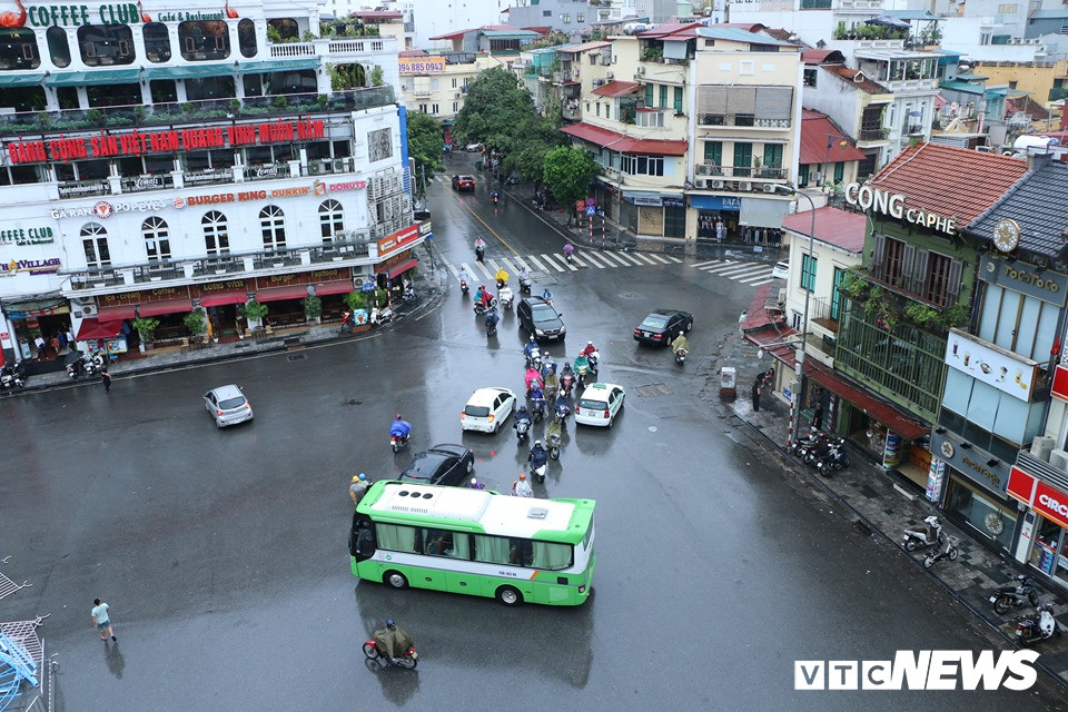 nguoi-dan-muu-sinh-trong-bao-4 14