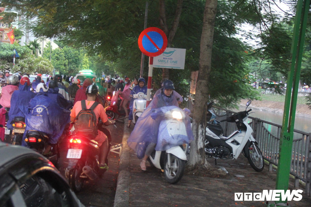 y-thuc-kem-cua-nguoi-dan-khi tham-gia-giao-thong-1- (10) 4