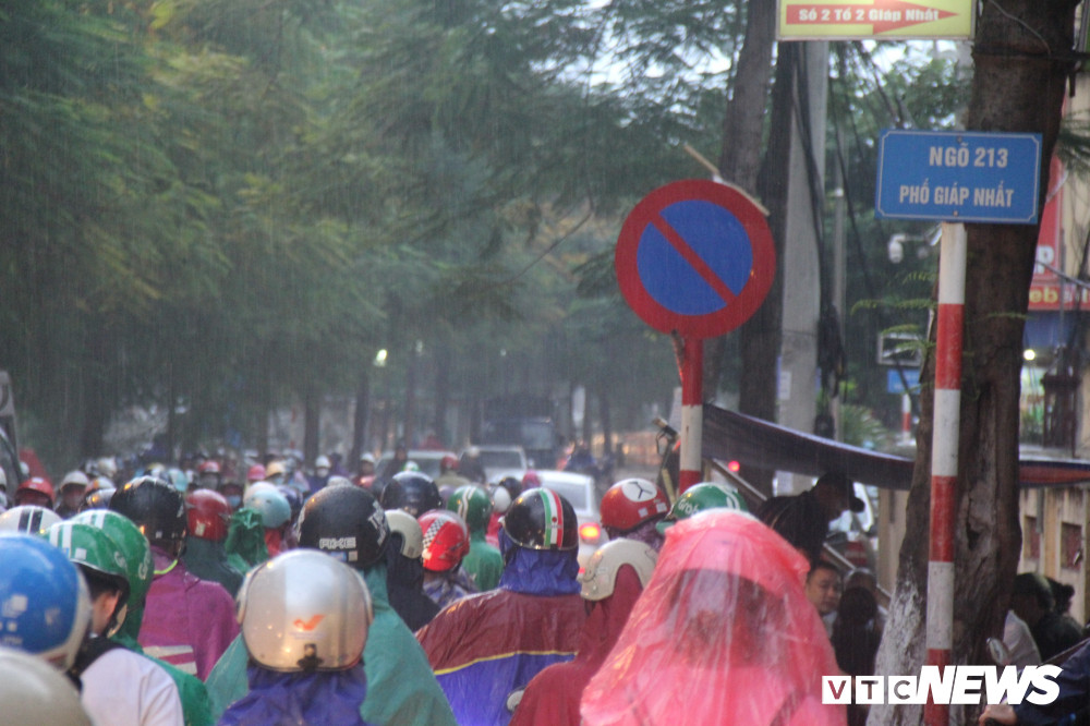 y-thuc-kem-cua-nguoi-dan-khi tham-gia-giao-thong-1- (8)