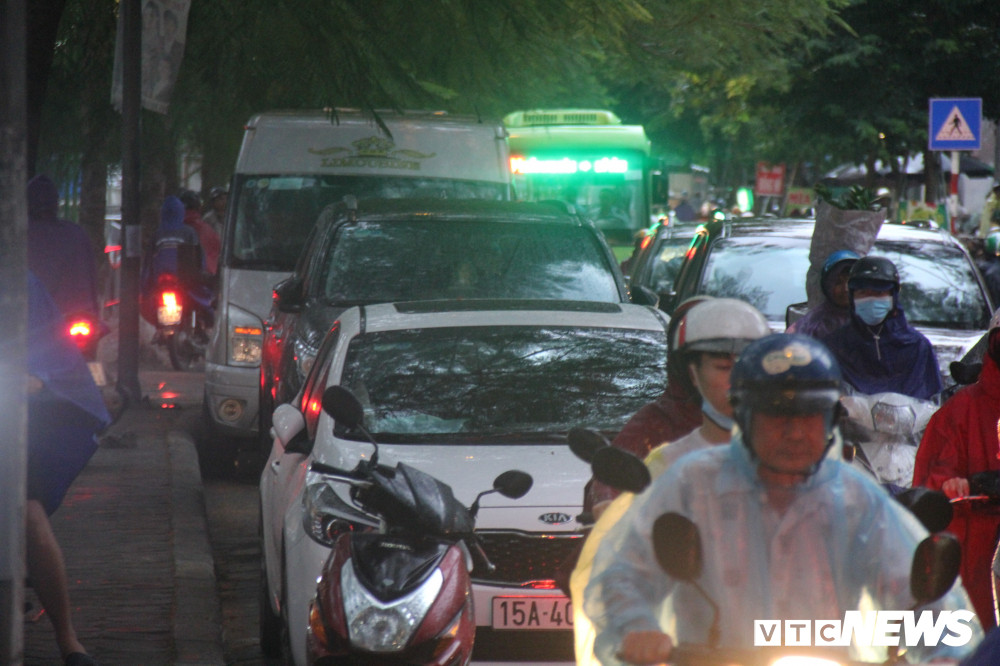 y-thuc-kem-cua-nguoi-dan-khi tham-gia-giao-thong-1- (9) 5