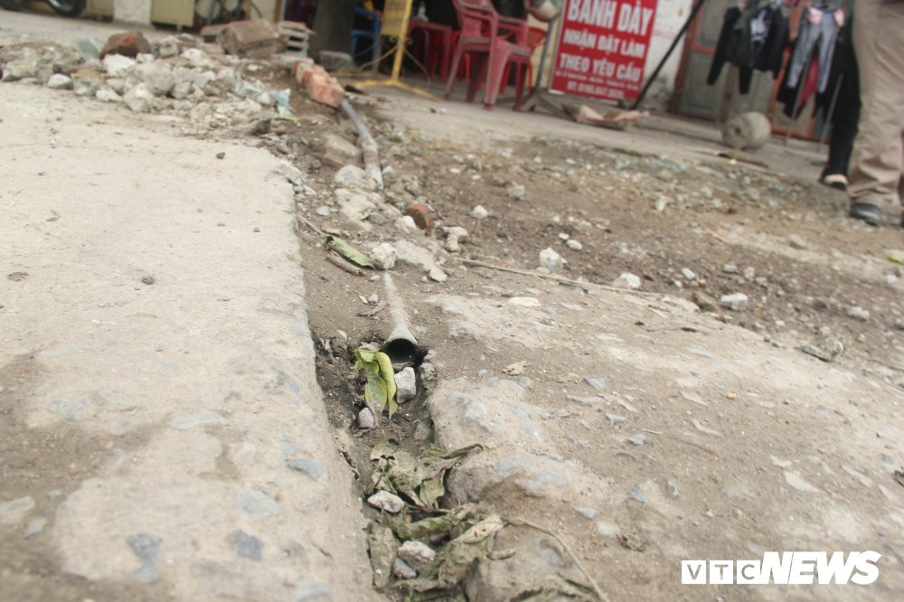 nuoc-thai-ra-quoc-lo-1a-1-1 (15) 4