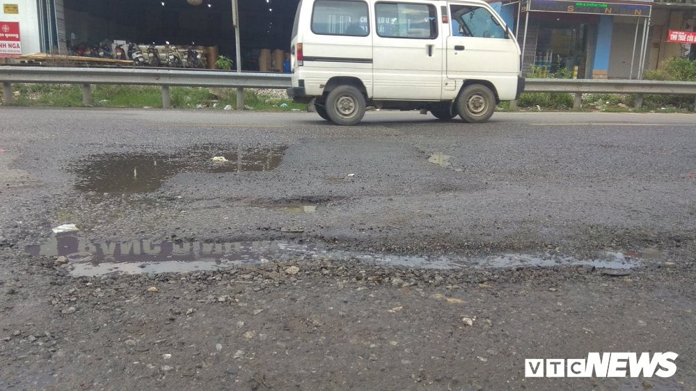 nuoc-thai-ra-quoc-lo-1a-1-1 (2) 5