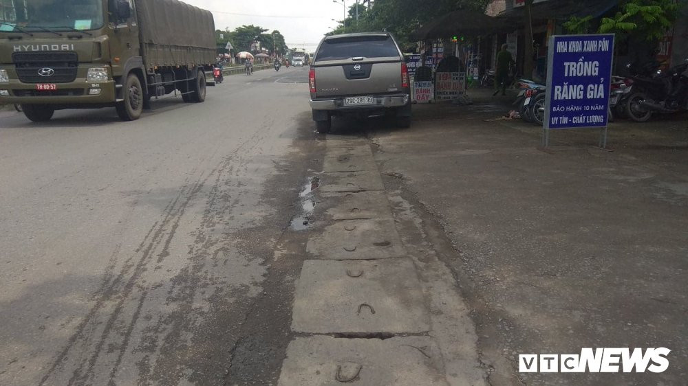 nuoc-thai-ra-quoc-lo-1a-1-1 (8) 7