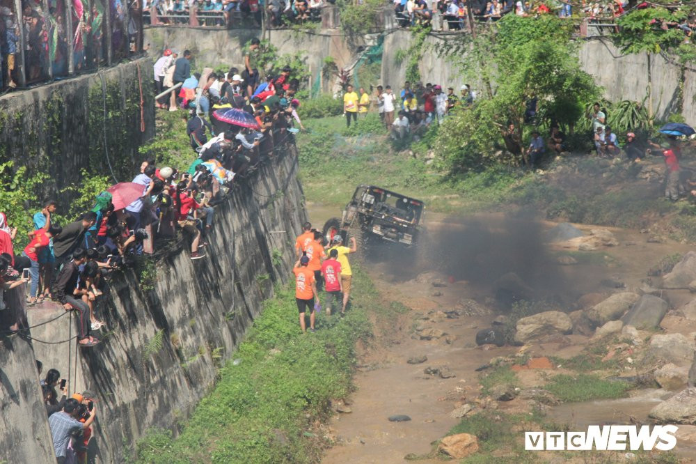 dua-xe-dia-hinh-hoang-su-phi (4) 16