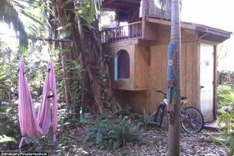 nguoi-phu-nu-25-nam-song-tren-cay-6182682320160908143927.2053820