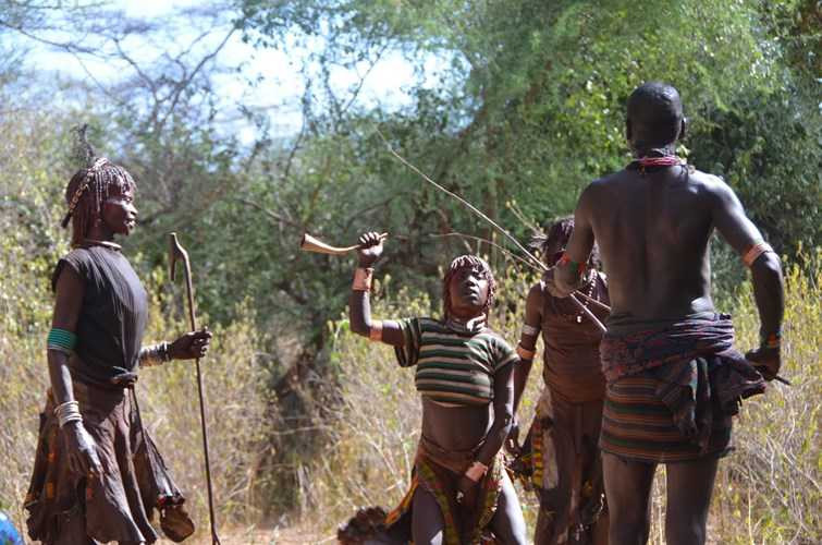 kinh-di-tuc-danh-nguoi-yeu-tham-te-de-bay-to-tinh-cam-hinh-7