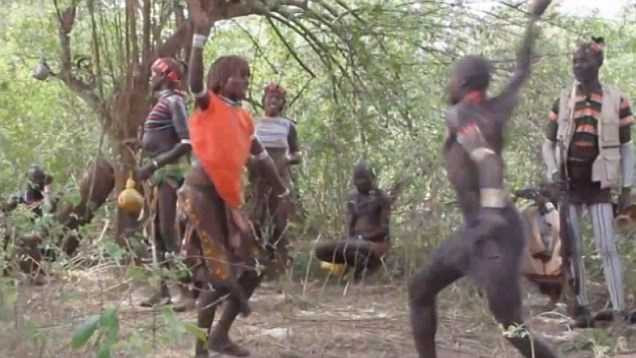 kinh-di-tuc-danh-nguoi-yeu-tham-te-de-bay-to-tinh-cam-hinh-9