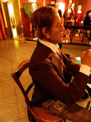 1476170591_nguoi-dan-ong-hai-mat-khien-the-gioi-khiep-so-tuong-sap-cua-edward