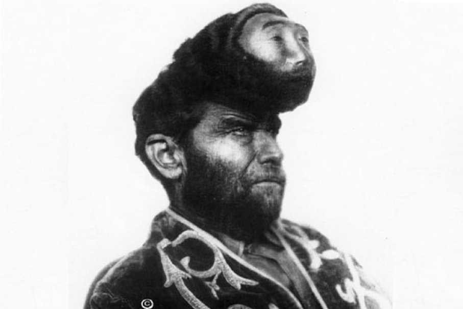 1476170699_nguoi-dan-ong-hai-mat-khien-the-gioi-khiep-so-pinon-pascual