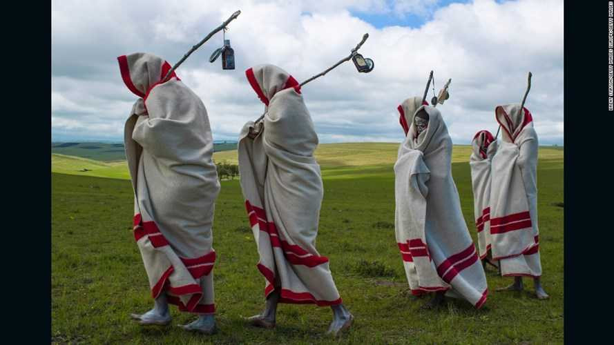 giai-ma-tap-tuc-hiem-co-kho-tin-o-luc-dia-den-hinh-5