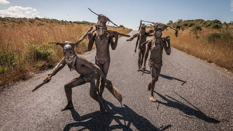 giai-ma-tap-tuc-hiem-co-kho-tin-o-luc-dia-den-hinh-6