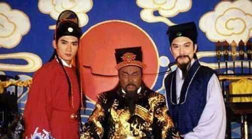 bi-mat-dong-troi-trong-mo-bao-cong-khien-nguoi-doi-rung-minh