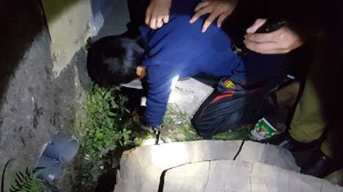 23117Doi tuong Thang tim lai dao cat giau tai muong nuoc0