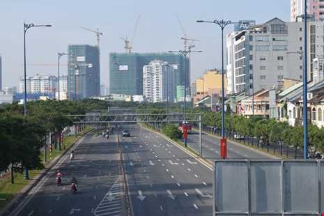 Sài Gòn thênh thanh, bình lặng trong sáng đầu năm - ảnh 9
