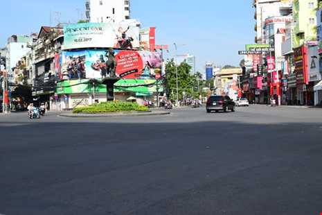 Sài Gòn thênh thanh, bình lặng trong sáng đầu năm - ảnh 6