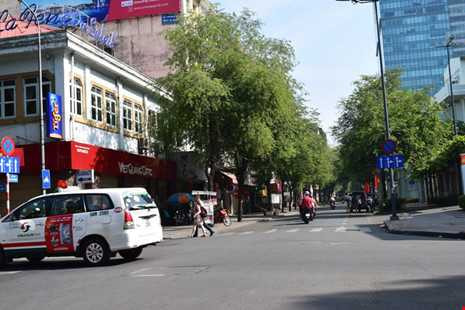 Sài Gòn thênh thanh, bình lặng trong sáng đầu năm - ảnh 7