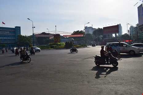 Sài Gòn thênh thanh, bình lặng trong sáng đầu năm - ảnh 10