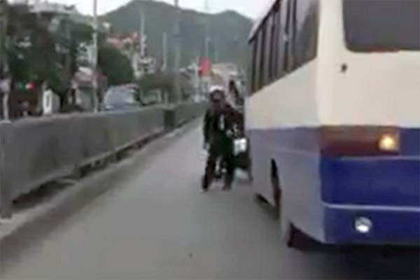 CSCD Quang Ninh truy duoi xe vi pham-2