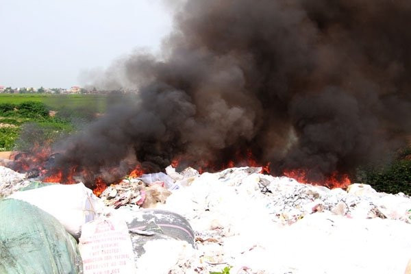 Hinh anh Nguoi chet 'song chung' voi rac thai hoi thoi o Hai Phong 4