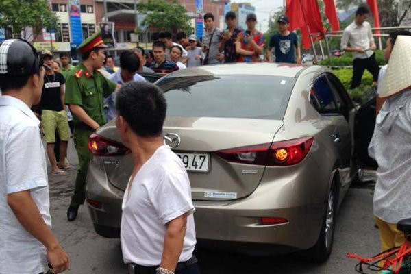 Hinh anh Xe o to cua Vien truong Vien kiem sat tong lien hoan o Hai Duong 3