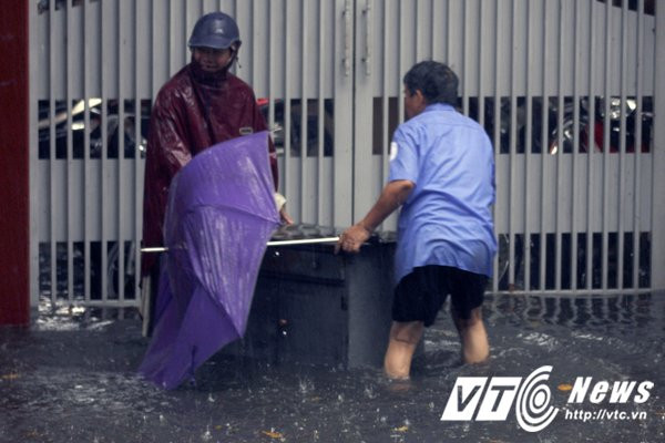 Hinh anh Anh: Hai Phong mua dong nhu trut nuoc, duong pho bien thanh song 12