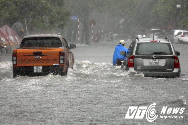 Hinh anh Anh: Hai Phong mua dong nhu trut nuoc, duong pho bien thanh song