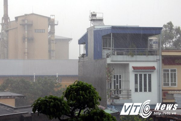 Hinh anh Anh: Hai Phong mua dong nhu trut nuoc, duong pho bien thanh song