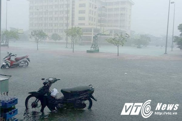 Hinh anh Anh: Hai Phong mua dong nhu trut nuoc, duong pho bien thanh song 5