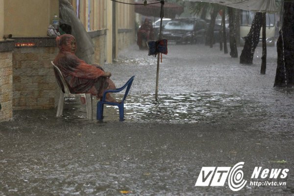 Hinh anh Anh: Hai Phong mua dong nhu trut nuoc, duong pho bien thanh song 9