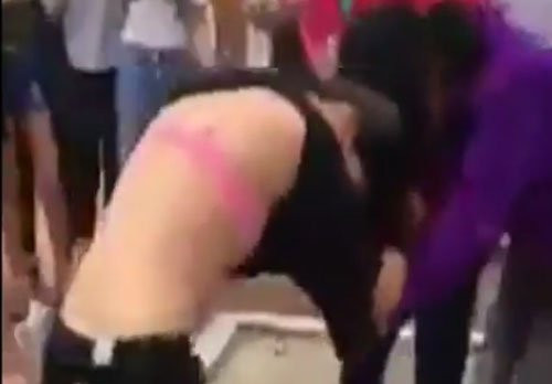 Nu sinh Binh Giang danh nhau -2