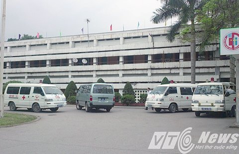 6 nan-nhan-duoc-chuyen-len-Benh-vien-Bong-Quoc-gia