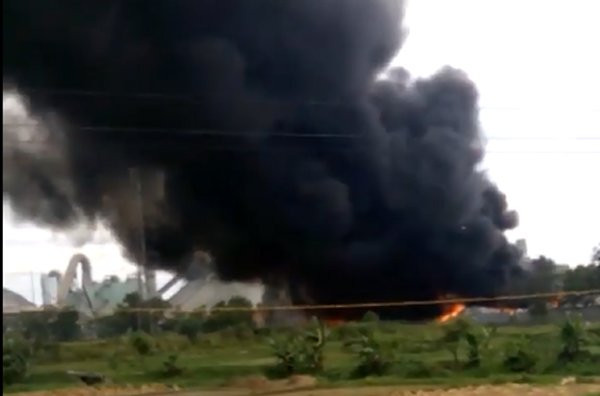 chay lon o nha may rac