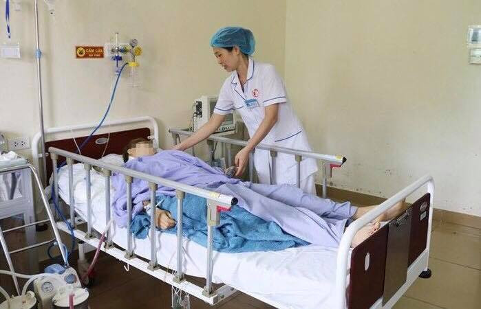 nam thanh nien dam ban gai o uong bi, quang ninh