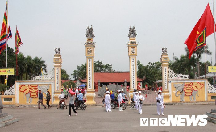 Den tho Tran Hung Dao - Khu di tich Bach Dang, Quang Yen, Quang Ninh