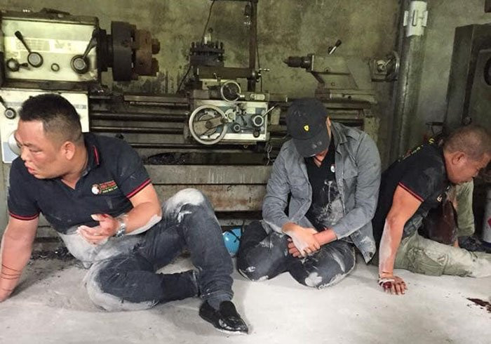 3 nguoi doi no thue bi danh