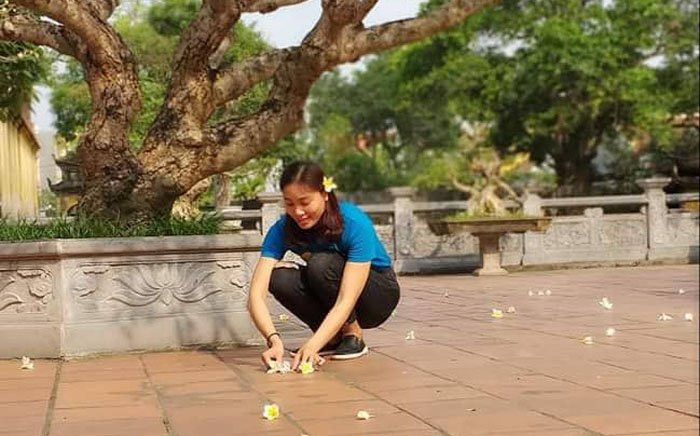 den chua le phat bi su tru tri chui, duoi ra khoi chua