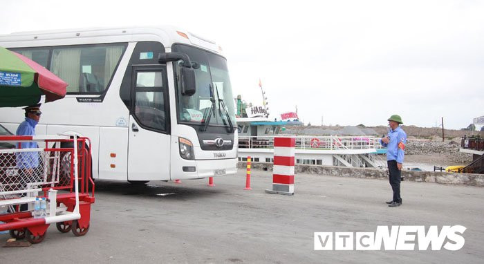 trieu tap truong ban pha de nhan vien quay vong ve pha sang cat ba