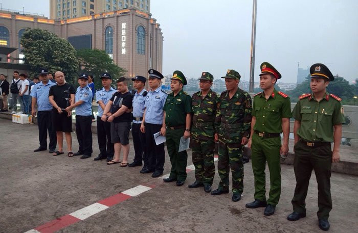 bat 2 thanh nien trung quoc tron truy na tai viet nam