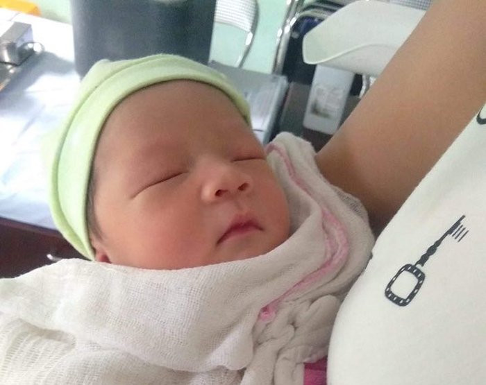 chau be 3 ngay tuoi bi bo roi ben ve duong o hai phong