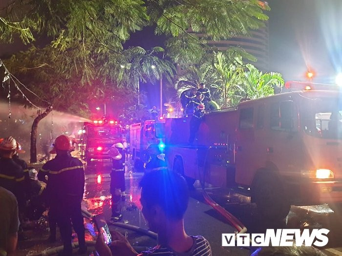 chay sieu thi dien may16 19