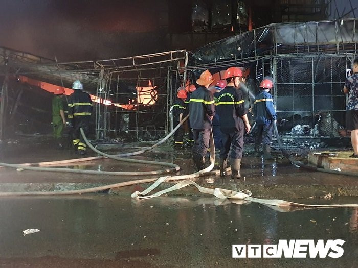 chay sieu thi dien may5 7